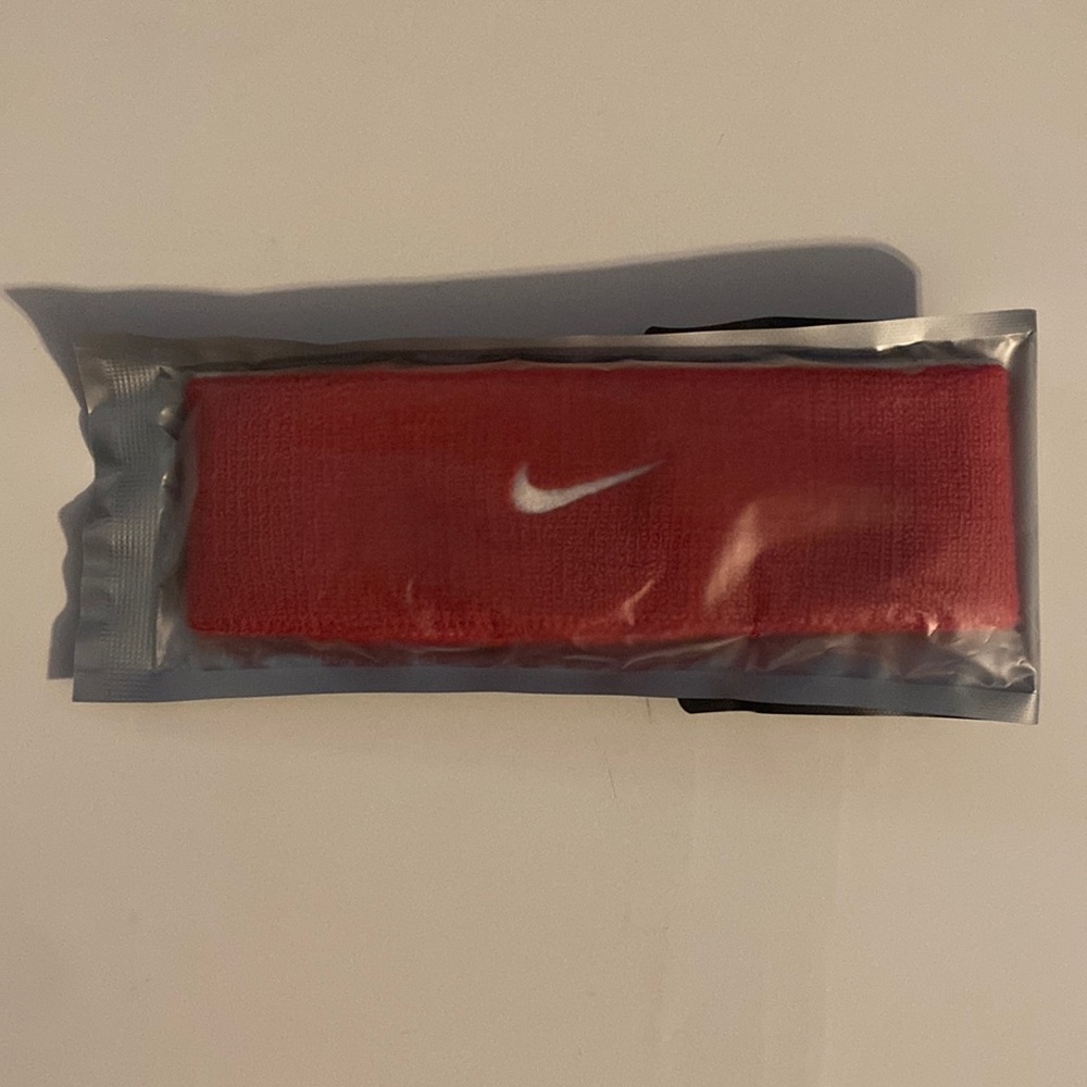 Nike Unisex Swoosh Fitness Headband Red